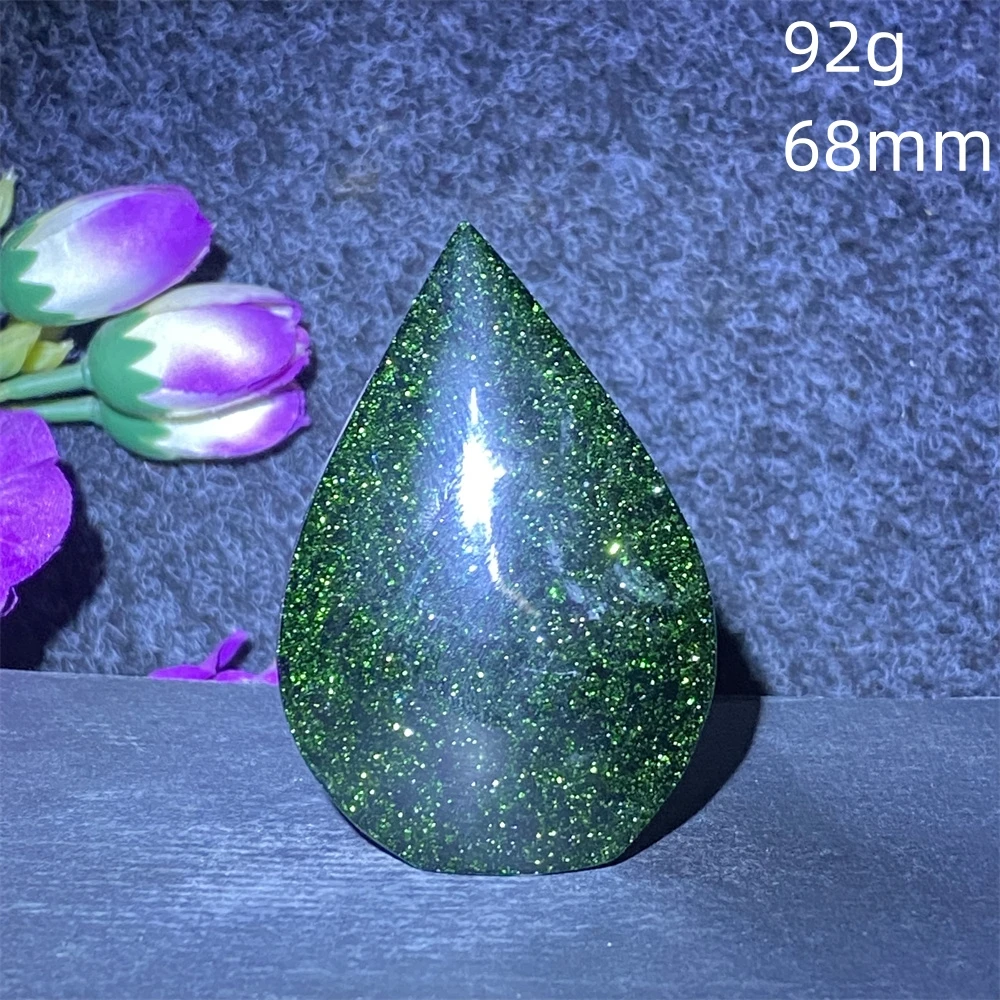 

Зеленый природный камень для медитации