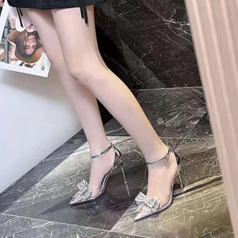 Женские туфли на тонком каблуке заостренный носок с узлом-бабочкой без застежки