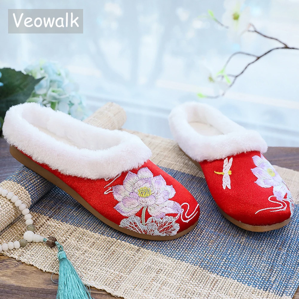

Veowalk Winter Warm Plush Lined Women Cotton Embroidery Flat Mules Comfortable Soft Light Ladies Slippers Shoes White Black Red