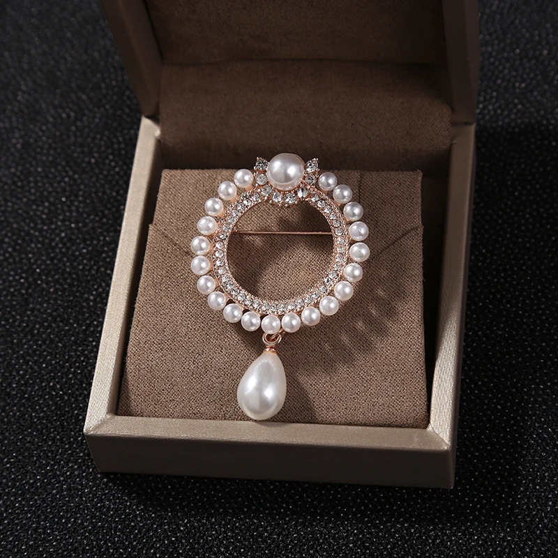 

Fashion Pearl Brooch Pin Circle High-end Silk Scarf Buckle Luxury Exquisite Ladies Clothing Accessories Dress Skirt Jewelry