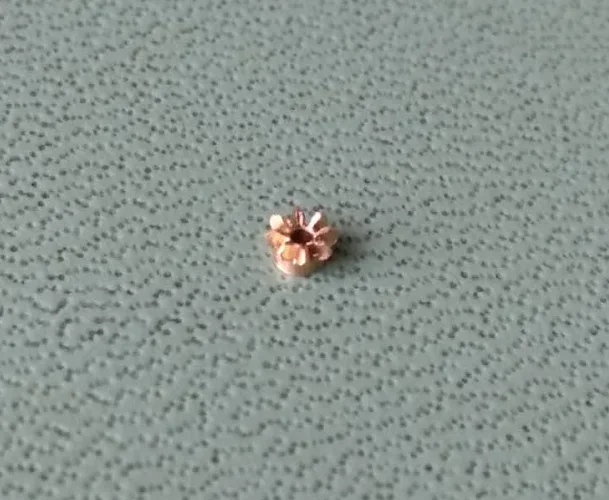 

Коническая шестерня латунная 0,3 модуля 8 зубов