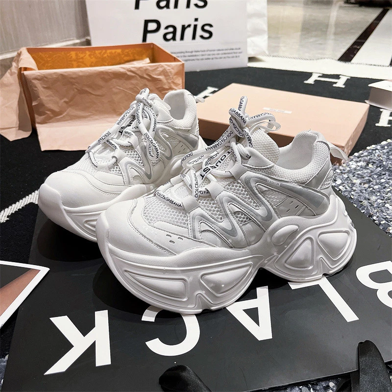 Женские кроссовки на платформе кожаные радужной расцветки шнуровке украшенные