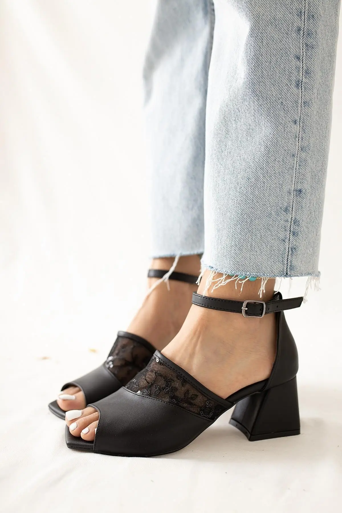 

Women's Fashion Sandals black Lace Detailed Belt Square Toe Low Heel Summer High Quality Light Casual New Sandals