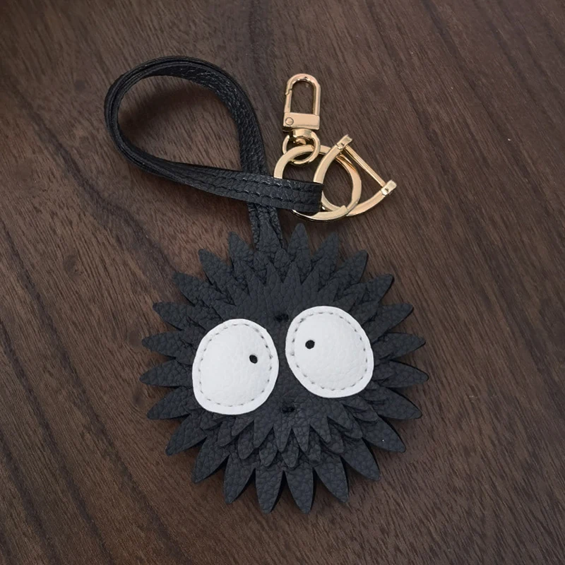 Фото Dustbunny Soot Sprite кожаный брелок черный угольный шар милые вещи ручной работы вдохновляющие подарки для женщин автомобильный рюкзак кошелек Acc №2
