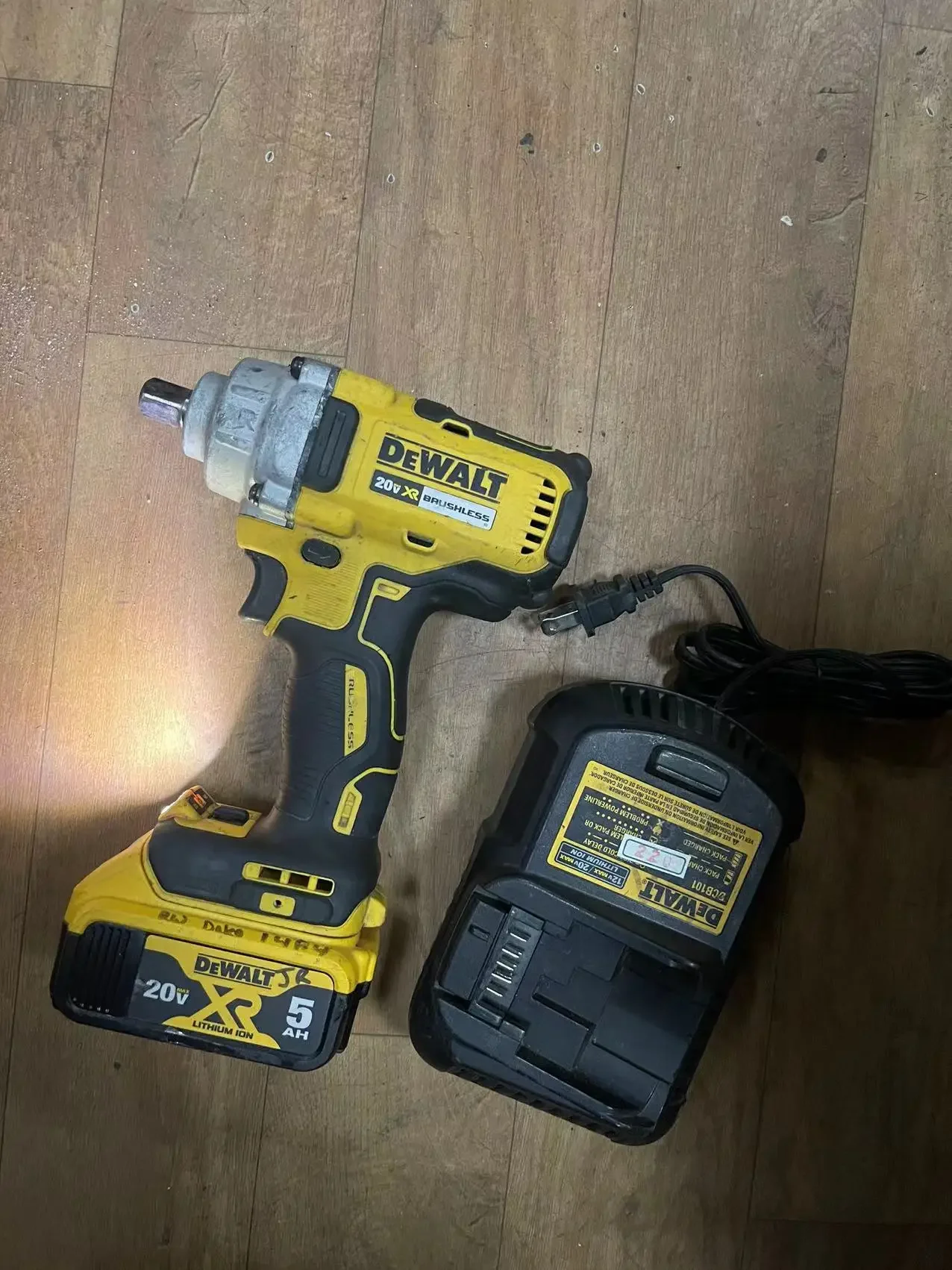 DEWALT DCF894B 20 в 1/2 дюйма беспроводной ударный гайковерт с аккумулятором 5AMP и зарядным