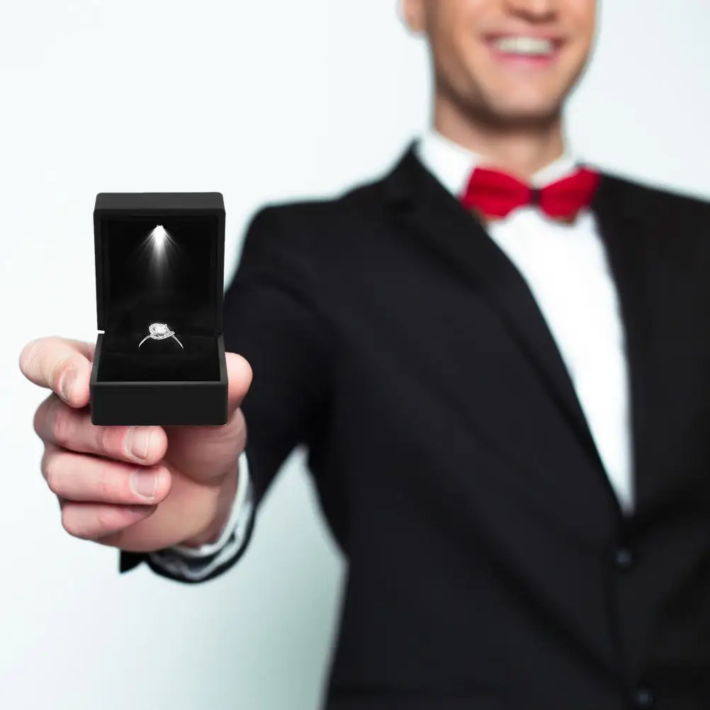 Коробка для хранения украшений LED Ring Necklace Box Engagement Storage Jewelry Display Gift Case Packaging Showcase Boxes with Light Cases Wholesale on.