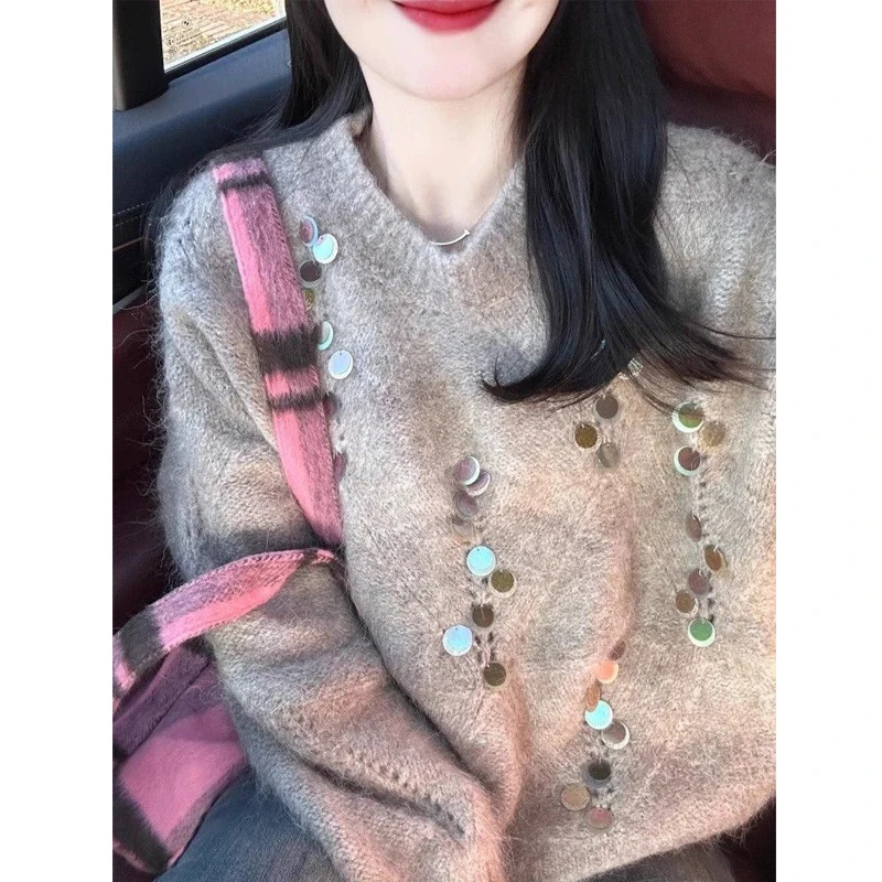 Женский трикотажный свитер с блестками