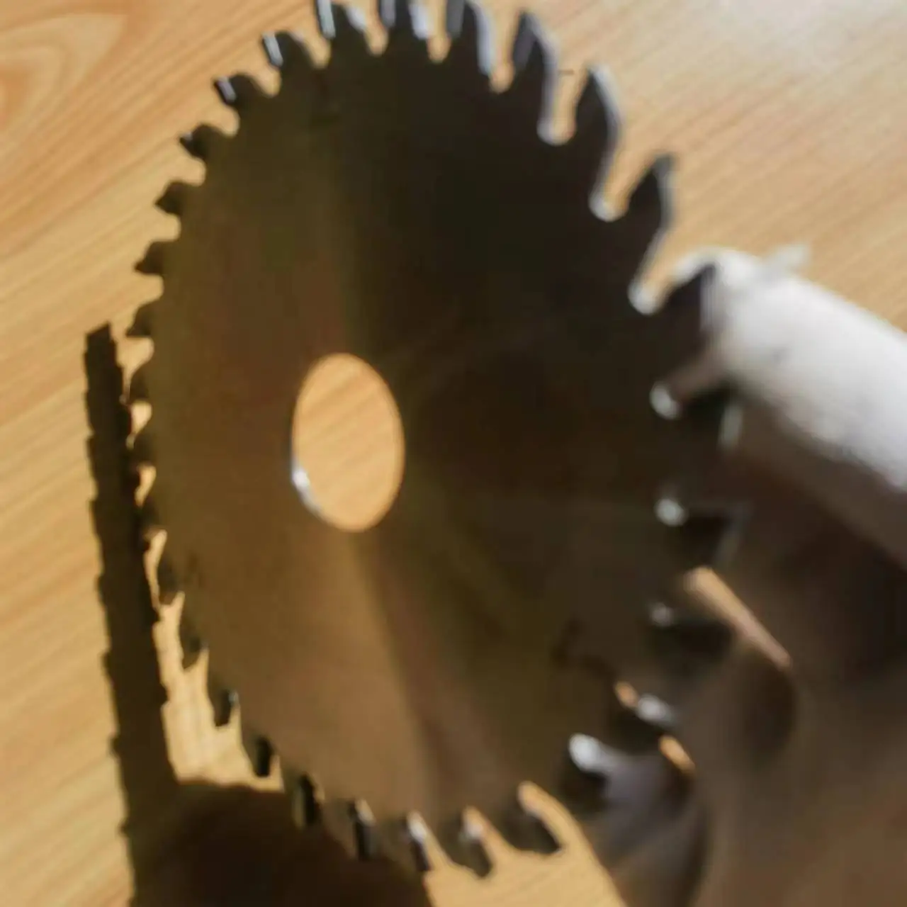 Бесплатная доставка, зубчатый профиль TCT TP 140 мм * 3,0-6,0 мм * 24Z, лезвие для нарезки твердого дерева/алюминиевой пластины/мягкого металлического профиля