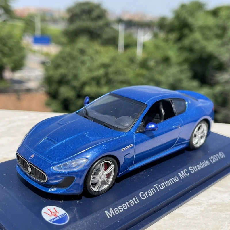 

1:43 2016 Maserati GranTurismo MC Stradale racing Car Simulation Diecast Car Metal Alloy Model Car Toy for kids Gift Collection