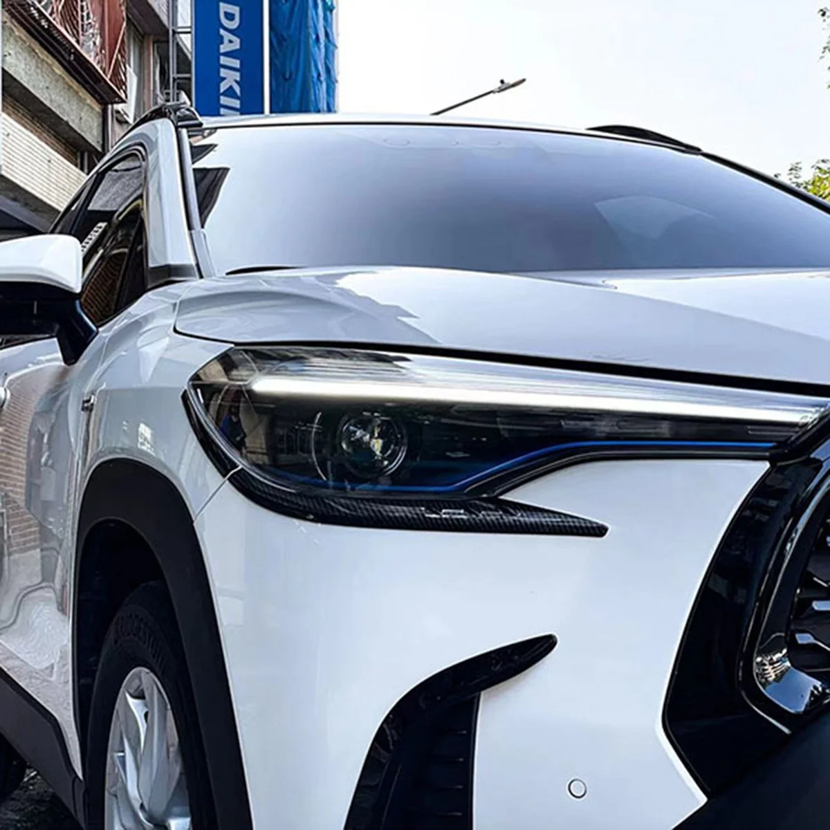 Накладка на переднюю фару 2020 2021 2022