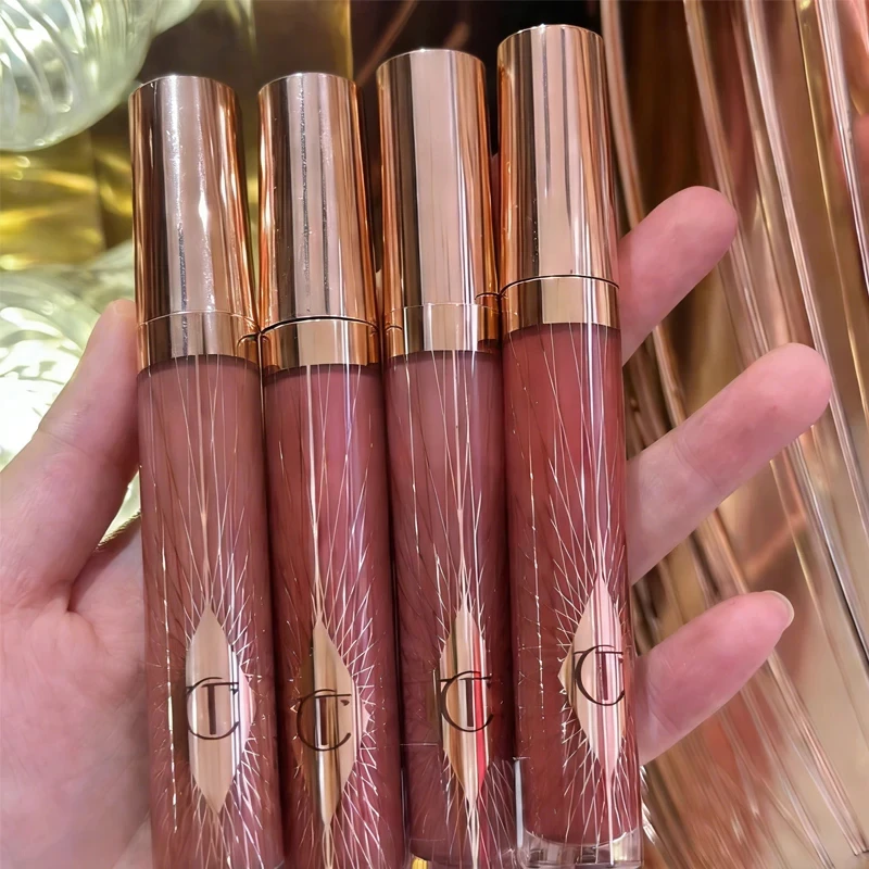 Фото Тональный крем Charlotte Tilbury с гиалуроновой кислотой, средней степени покрытия, с коллагеном, блеск для губ с эффектом увеличения объема и сияния, в коробке №4