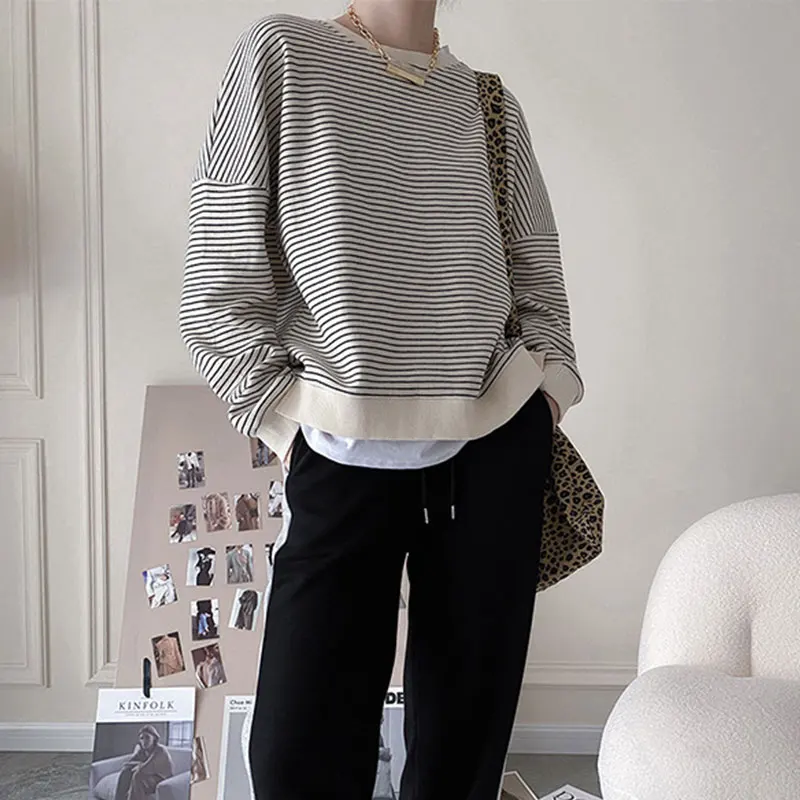 

Design Sense Fake Two-Piece Striped Sweater Women's Autumn 2022 New Loose Round Neck Long-Sleeved Top