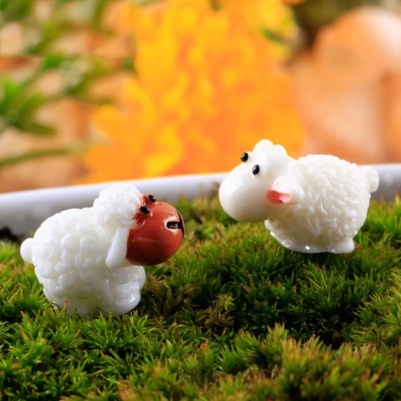 

2pcs / Lot Mini Animal Figurine Couple Sheep Moss Micro Landscape Ornaments Resin Mini Garden Accessories