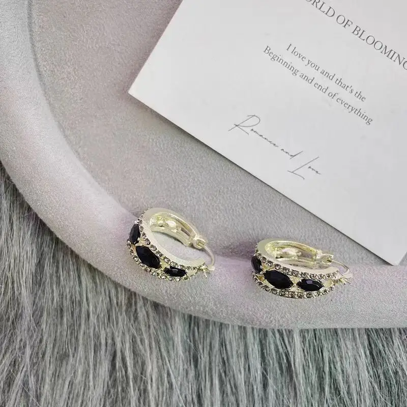 Новые готические серьги для женщин стильные круглые призматические черные