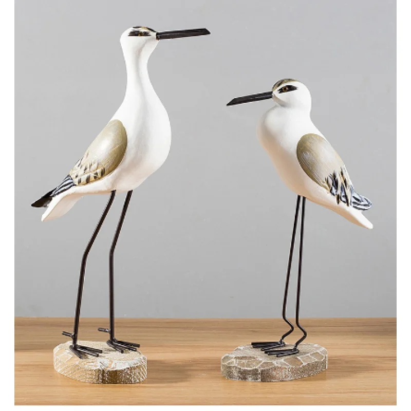 

Scandinavian wooden birds are decorated in the living room window display