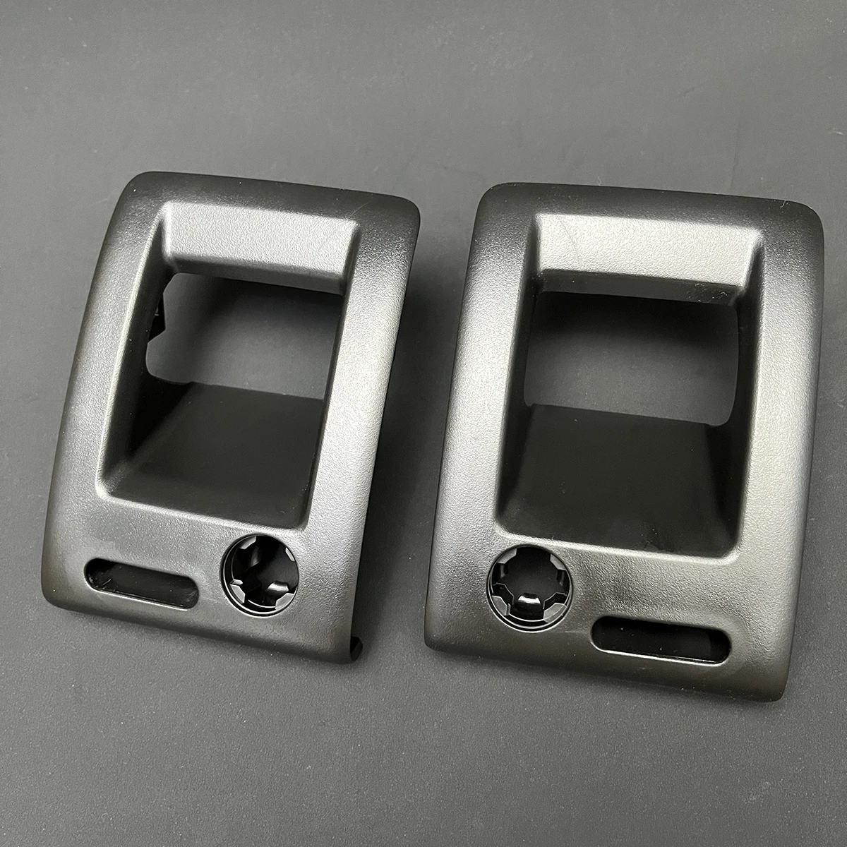 

Заднее сиденье вниз Блокировка пряжки отделка Панель перегородка застежка руки с отверстием для ключа для VW Passat B6 3C5885893 3C5885894