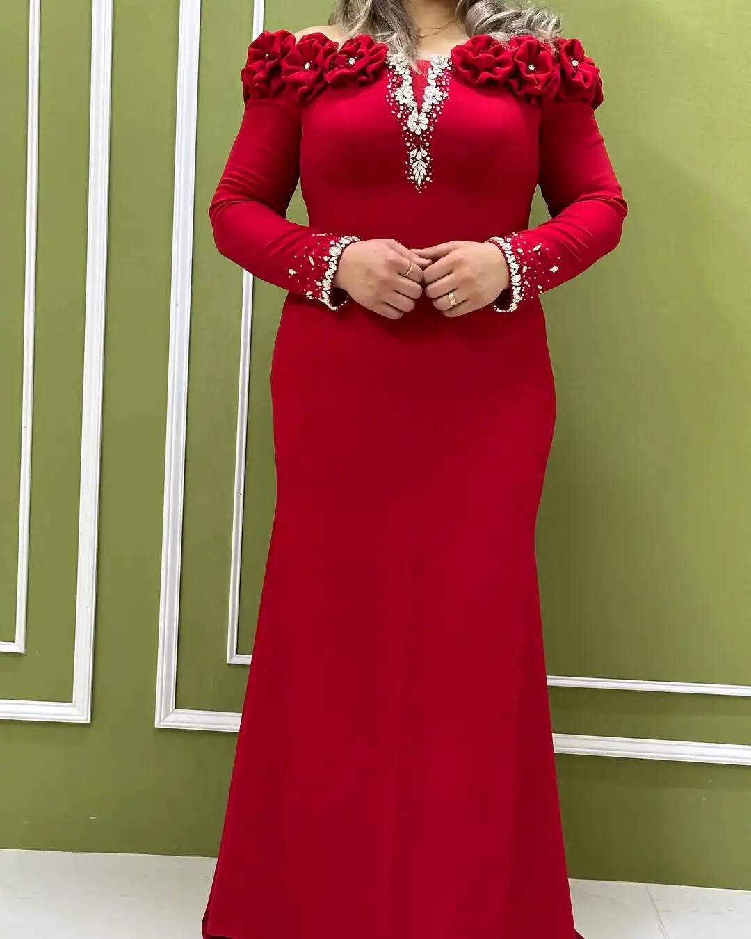 Индивидуальное платье Oisslec красное атласное