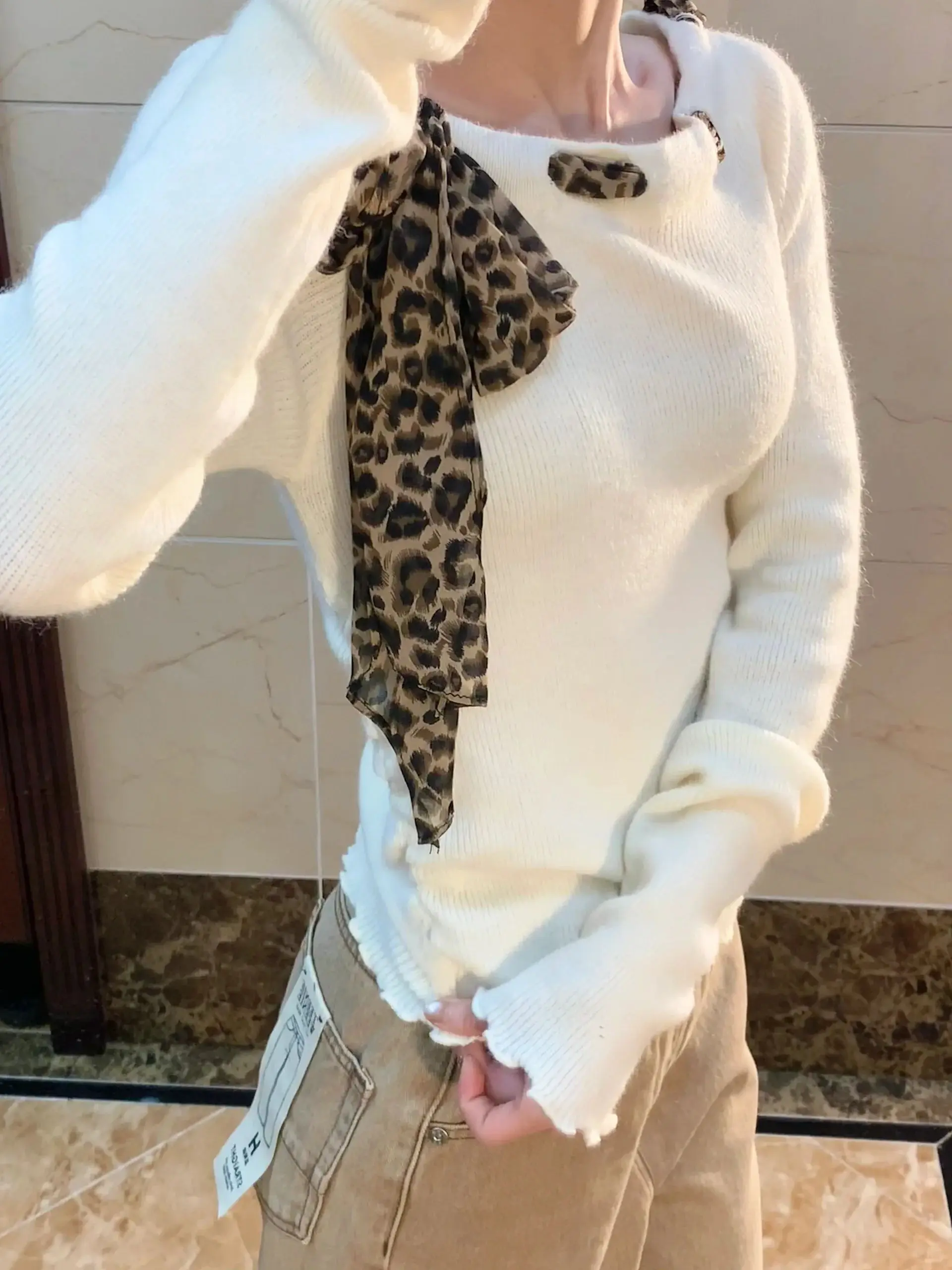 Корейская серия мягкий клейкий леопардовый принт косой воротник свитер с