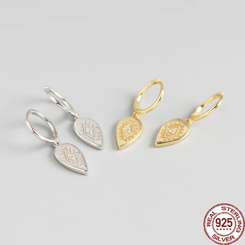 

Женские серьги-гвоздики из серебра 925 пробы
