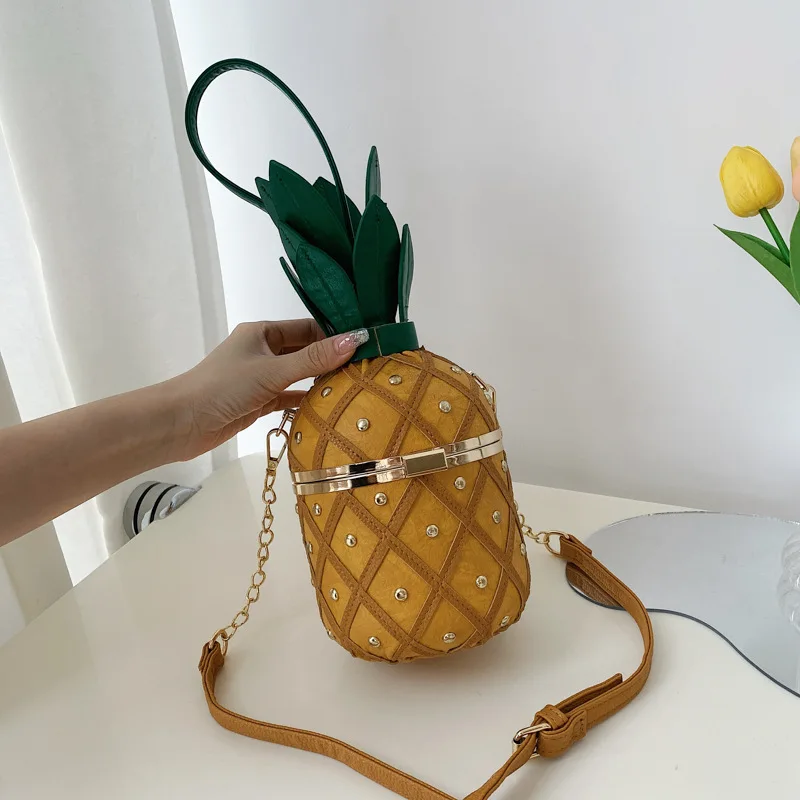 

2022 Pineapple Shape Bag Fruit Rivet Messenger Bag Pu Clutch Bag Chain Bag Fashion Luxury Handbags Women Bag Yellow Bag Unique