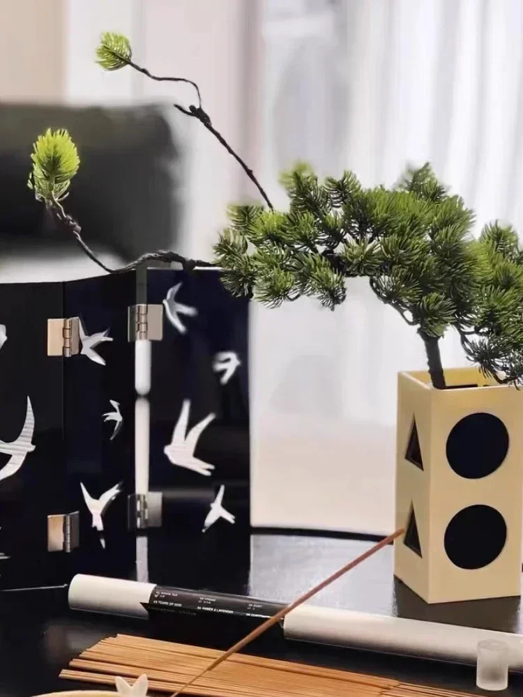 Акриловая современная минималистичная молочно-белая ваза настольные