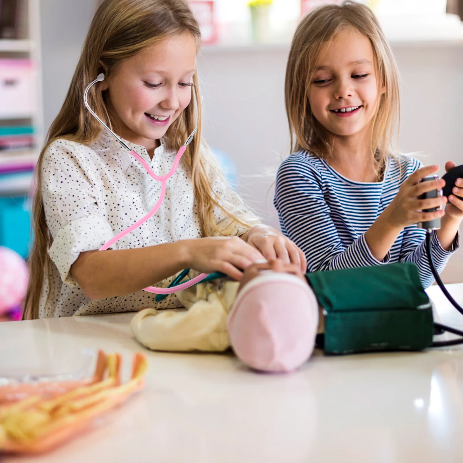 Набор косметики для девочек. Дети красятся. Можно использовать девочкам. Игрушки для девочек 8 лет. Пользоваться маланкой.