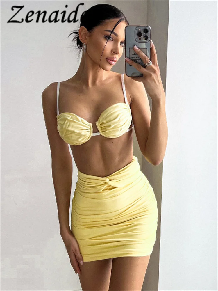 

Летний женский комплект из двух предметов с открытой спиной