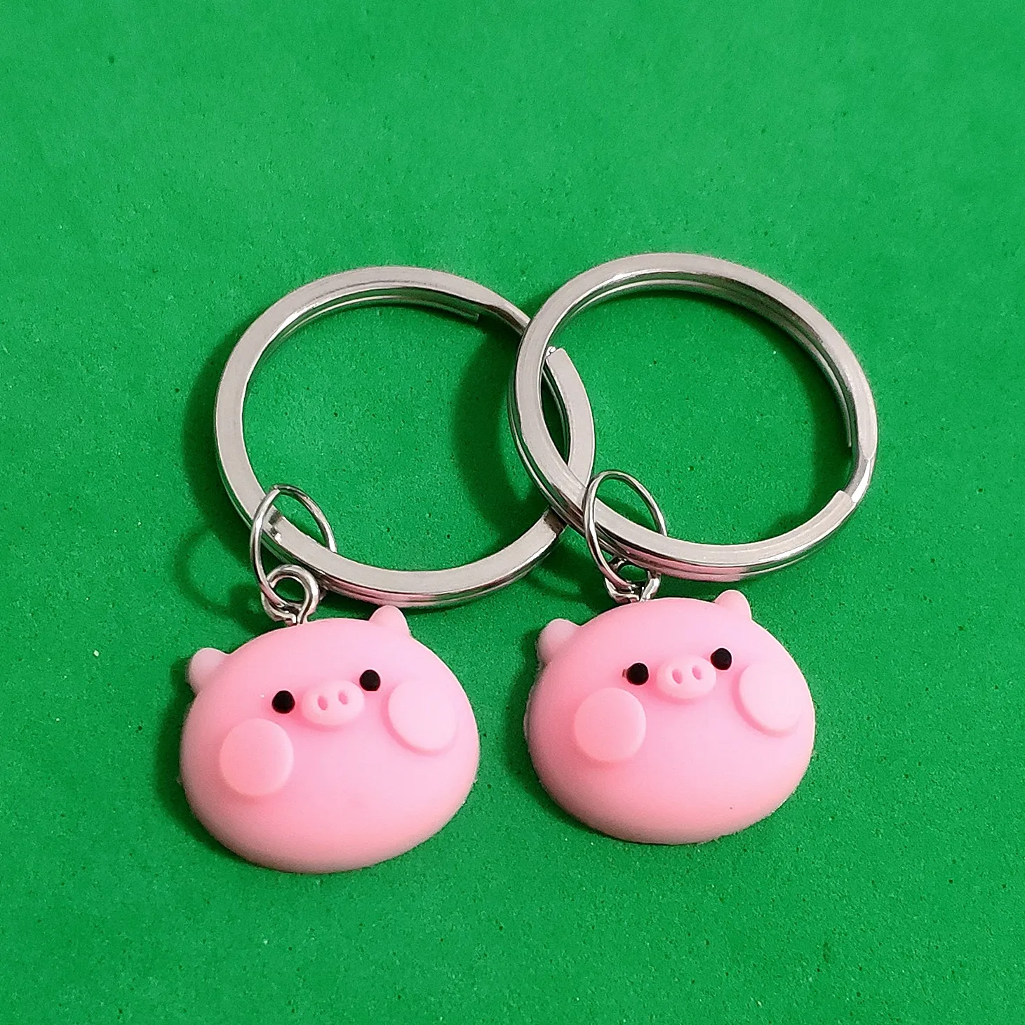 

Boys and Girls Keys Holder Cute Cartoon Keyring Pink Couple Gift Children Pig Head Best Friend Birthday Keychain Car Carabiner