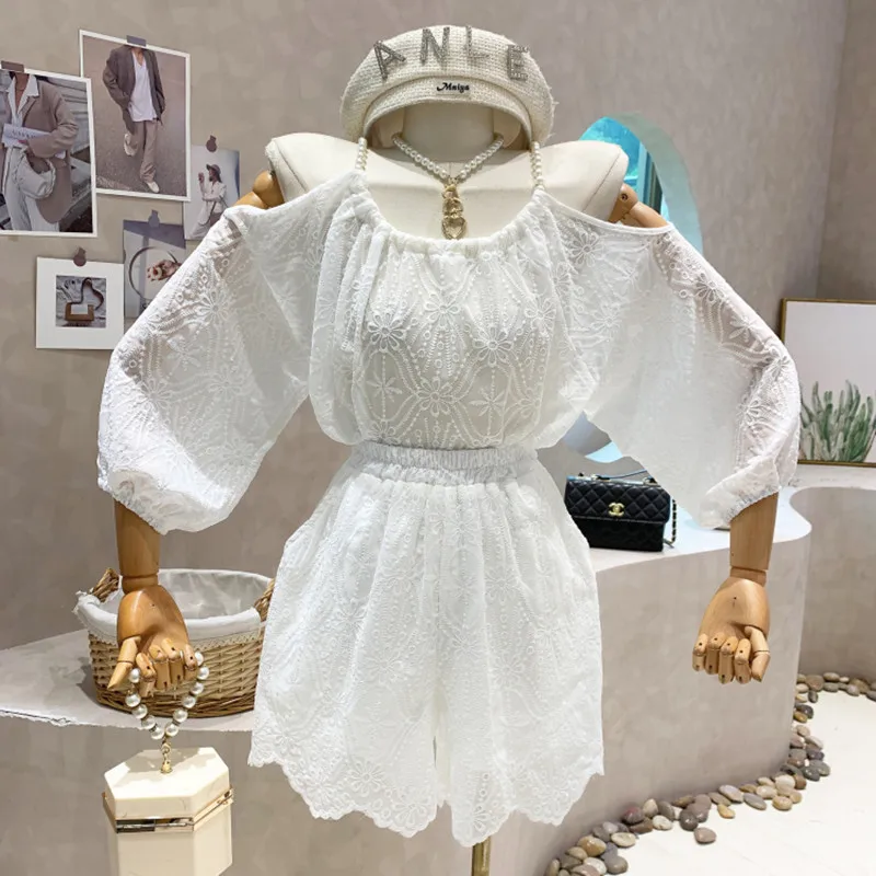 Niche Design New Women 2022 Summer Design Pearl Off Shoulder Lace Embroidery Shirt Top High Waist Wide Leg Shorts Two Piece Set
