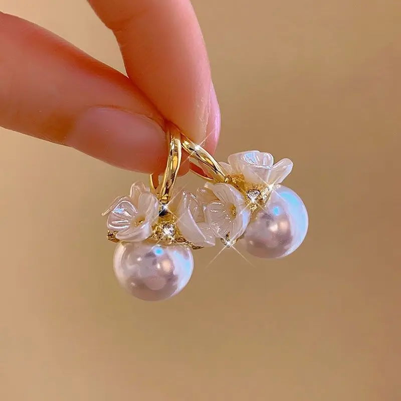 

New Fashion Trend Unique Design Elegant Delicate Shell Flower Pearl Buckle Earrings Women Jewelry Party Gifts Wholesale