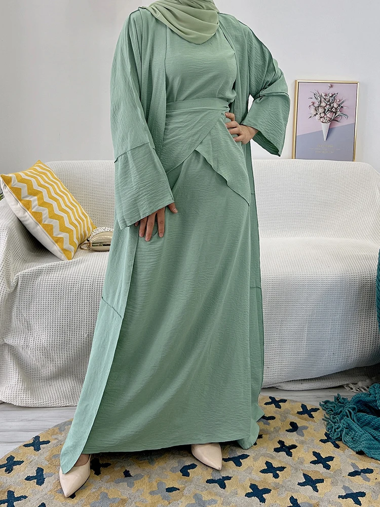 Комплект из трех частей: платье с коротким рукавом юбка запахом открытое кимоно