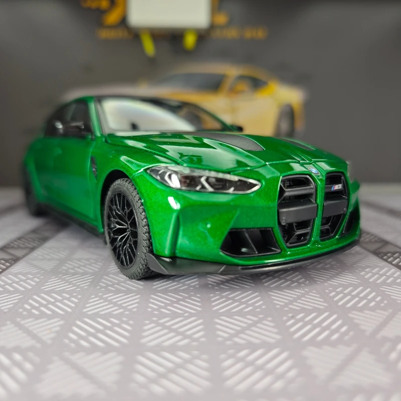 Фото Модель суперкара BMW M3 CS LCI из сплава, масштаб 1:24, с открывающимися дверями, капотом и багажником, со звуковыми и световыми эффектами, в комплекте с подарками. №4