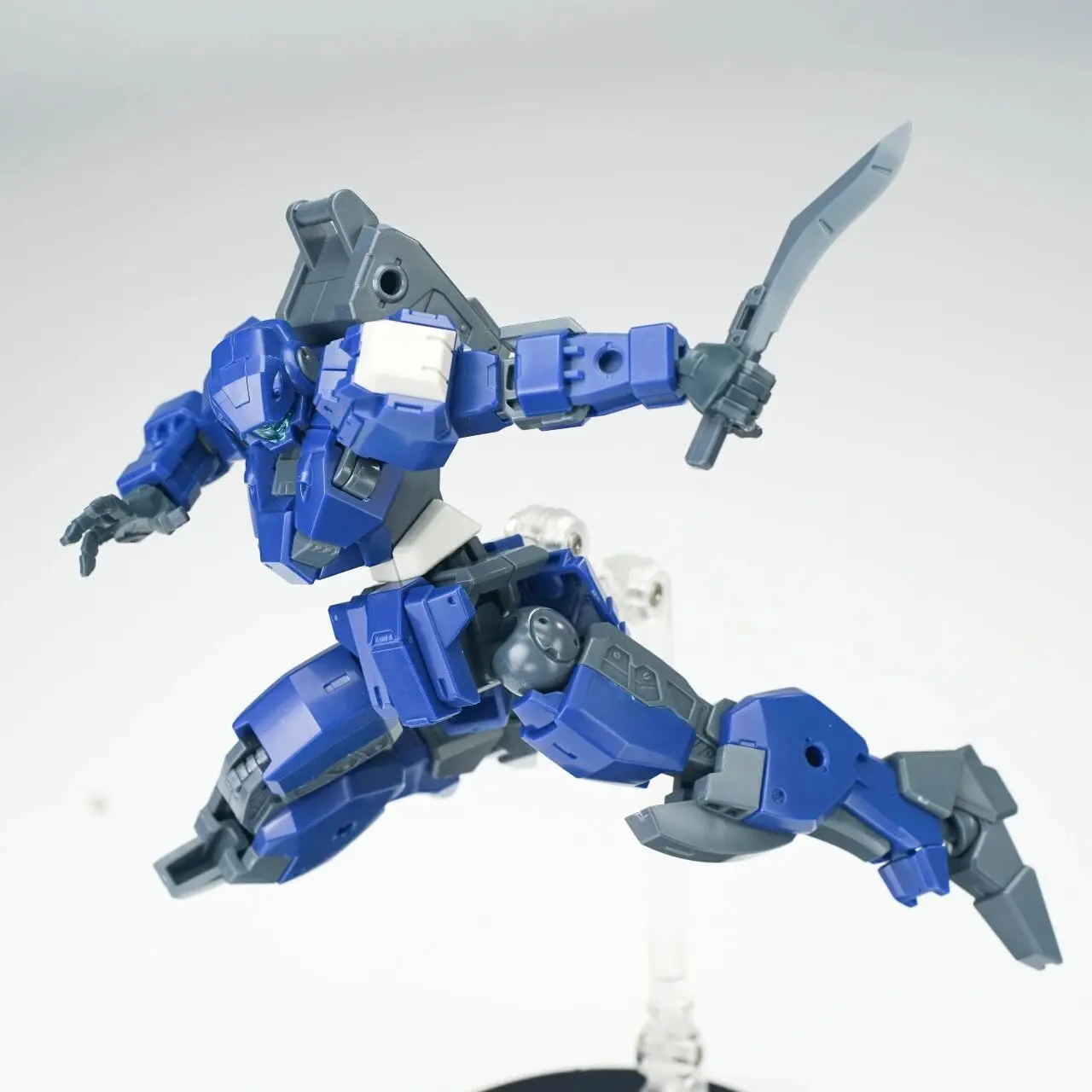 Фото Сборная модель Sheik Mainland 1/144 TROOPER V-Glante: Шарнирный военный робот-мех с двумя тяжелыми винтовками №4