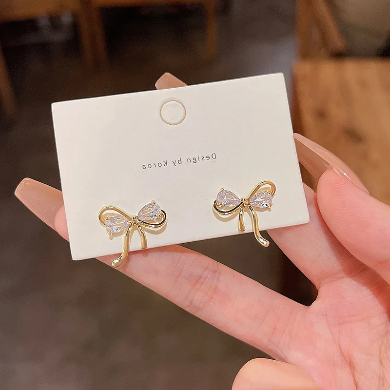 

Светильник кие и экстравагантные, маленькие, простые и супер феи, галстук-бабочка для женщин S925 Серебряные серьги с цирконом 2021 Винтажные се...