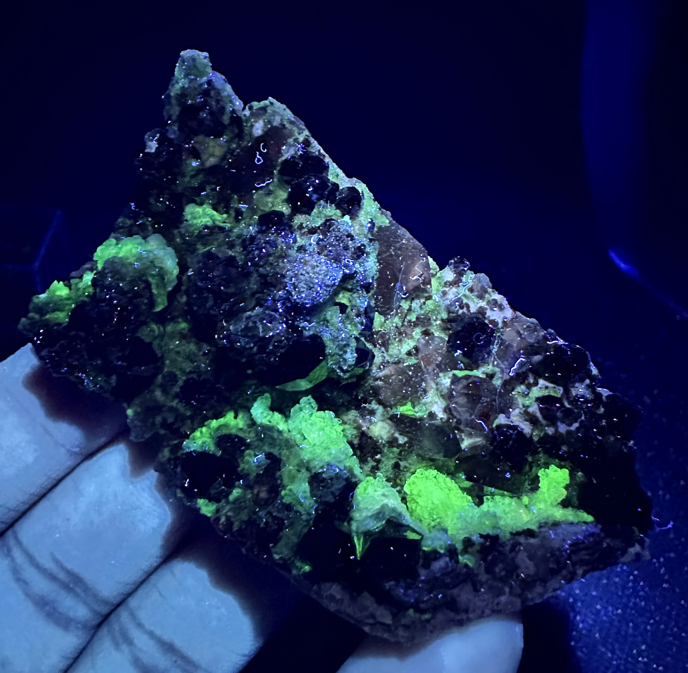 

Натуральный гранат, копченый кристалл и симбиоз гиалита от QIANCHUAN