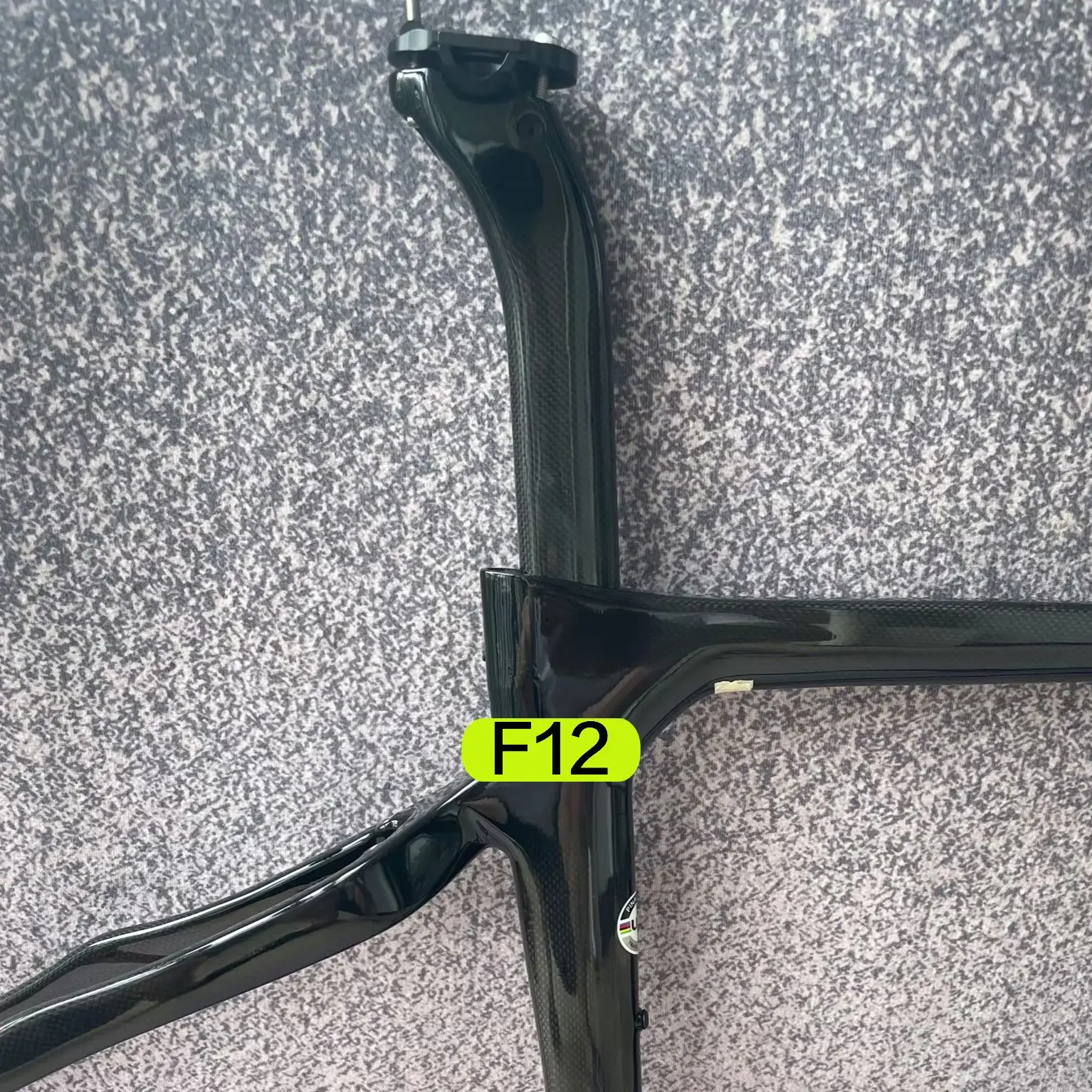 

2023 New carbon fiber T1100 1K F12 road bike frame bicycle with handlebar V/DiSC brake Made in Taiwan