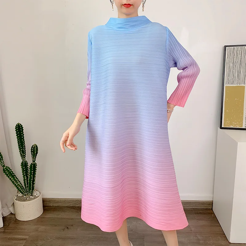 

One Line Neckline Pleated Dress 2023 Spring/Summer New Women's Gradual Color Change Irregular 3/4 Sleeve Temperament Long Dress