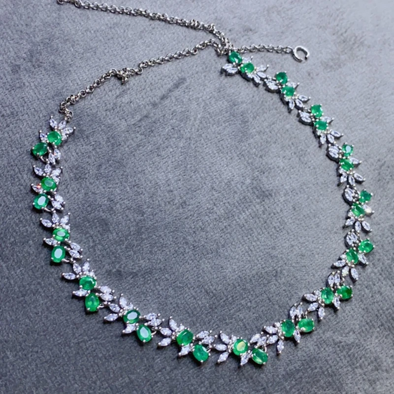 Женское ювелирное изделие из серебра 925 пробы с натуральными искусственными