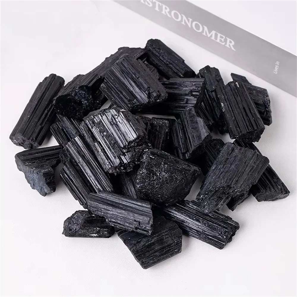 

Черный природный турмалин