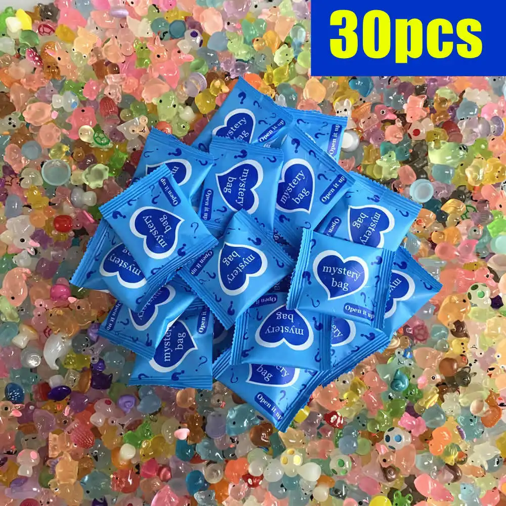 Миниатюрные светящиеся фигурки животных и грибов из смолы