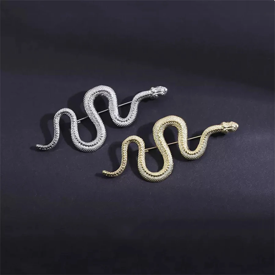 

Trendy Luxury Glod Color Snake Brooch Pins Vintage Charm Metal Animal Brooches for Women Jewelry Party Wedding Gifts