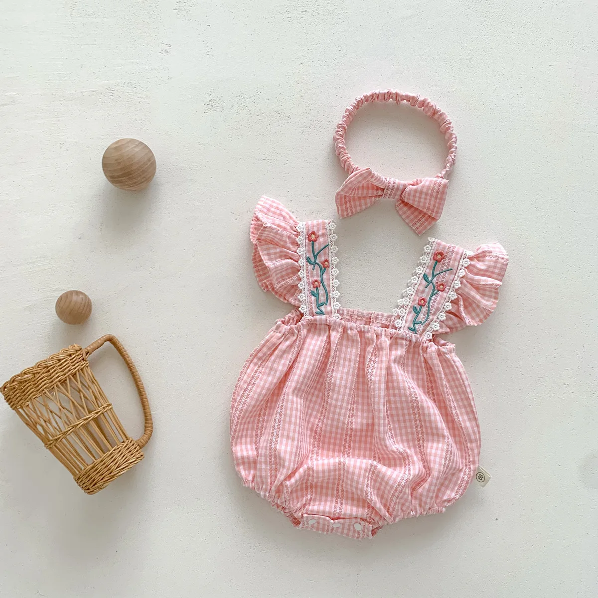 

Ins 2023 летнее тонкое милое Кружевное боди с рукавами-летячими ползунками для новорожденных девочек повседневное боди с вышивкой и цветами детский хлопковый клетчатый комбинезон