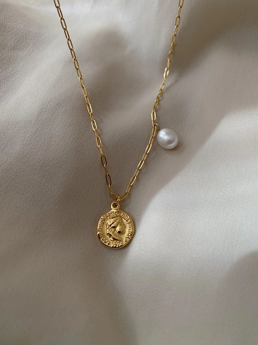 

Monlansher Stainless Steel 18K Gold Pvd Plated Paper Clip Chain Medallion Coin Pendant Necklace with Freshwater Pearls Jewelry