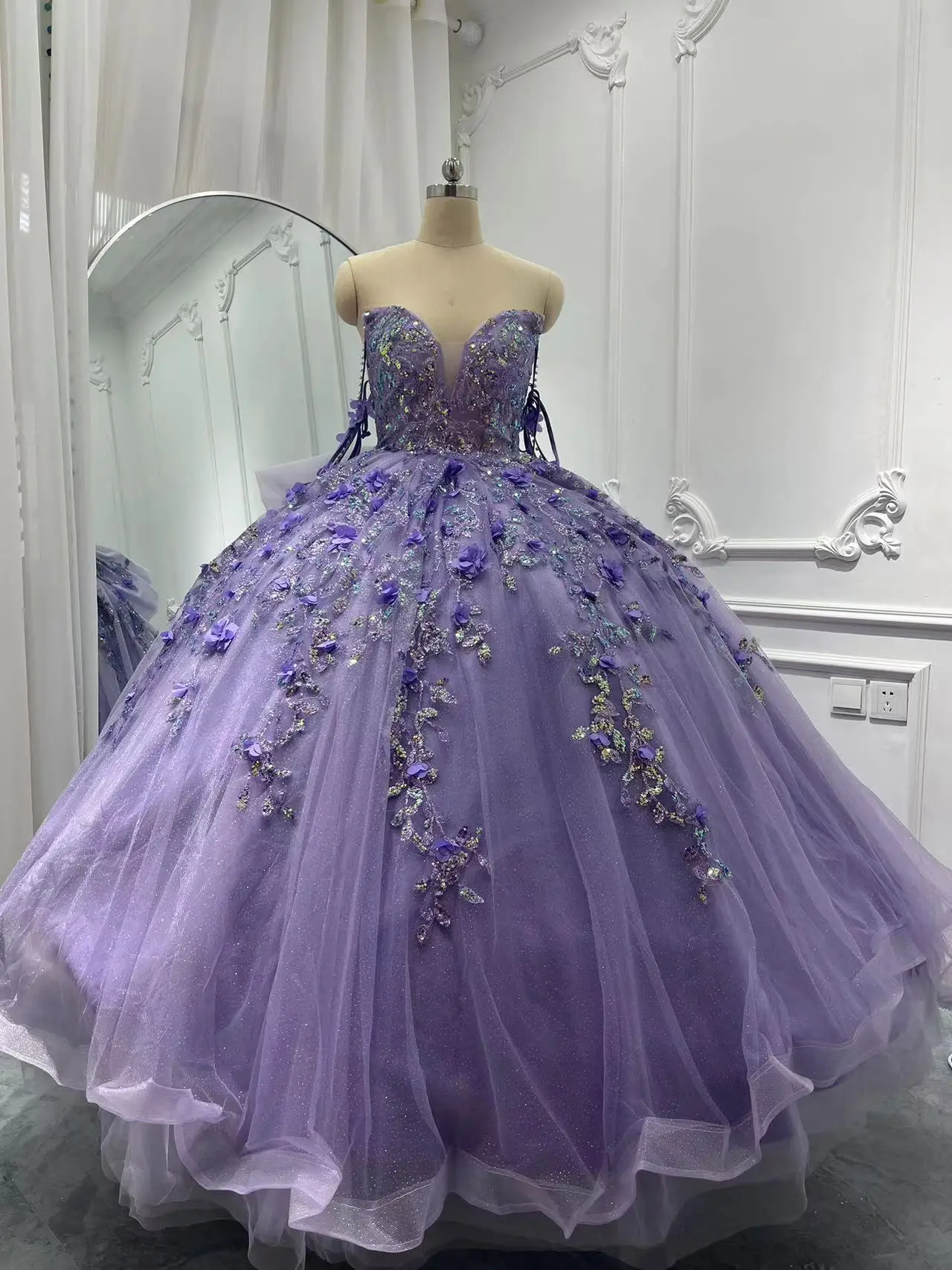 Великолепное 100% реальное изображение сиреневого платья Quinceanera с v-образным