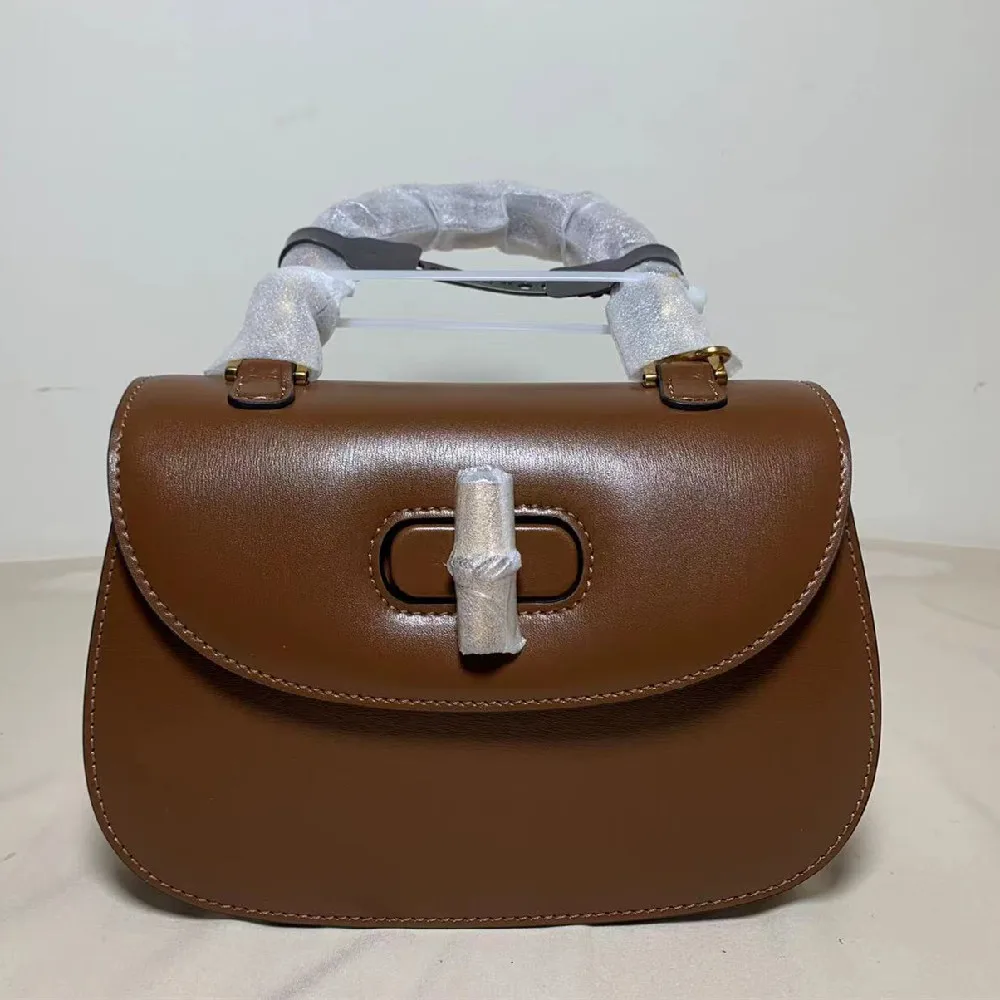 

2022 Ladies Classic High-End Full Leather Half Moon Flap One Shoulder Messenger Mini Bag