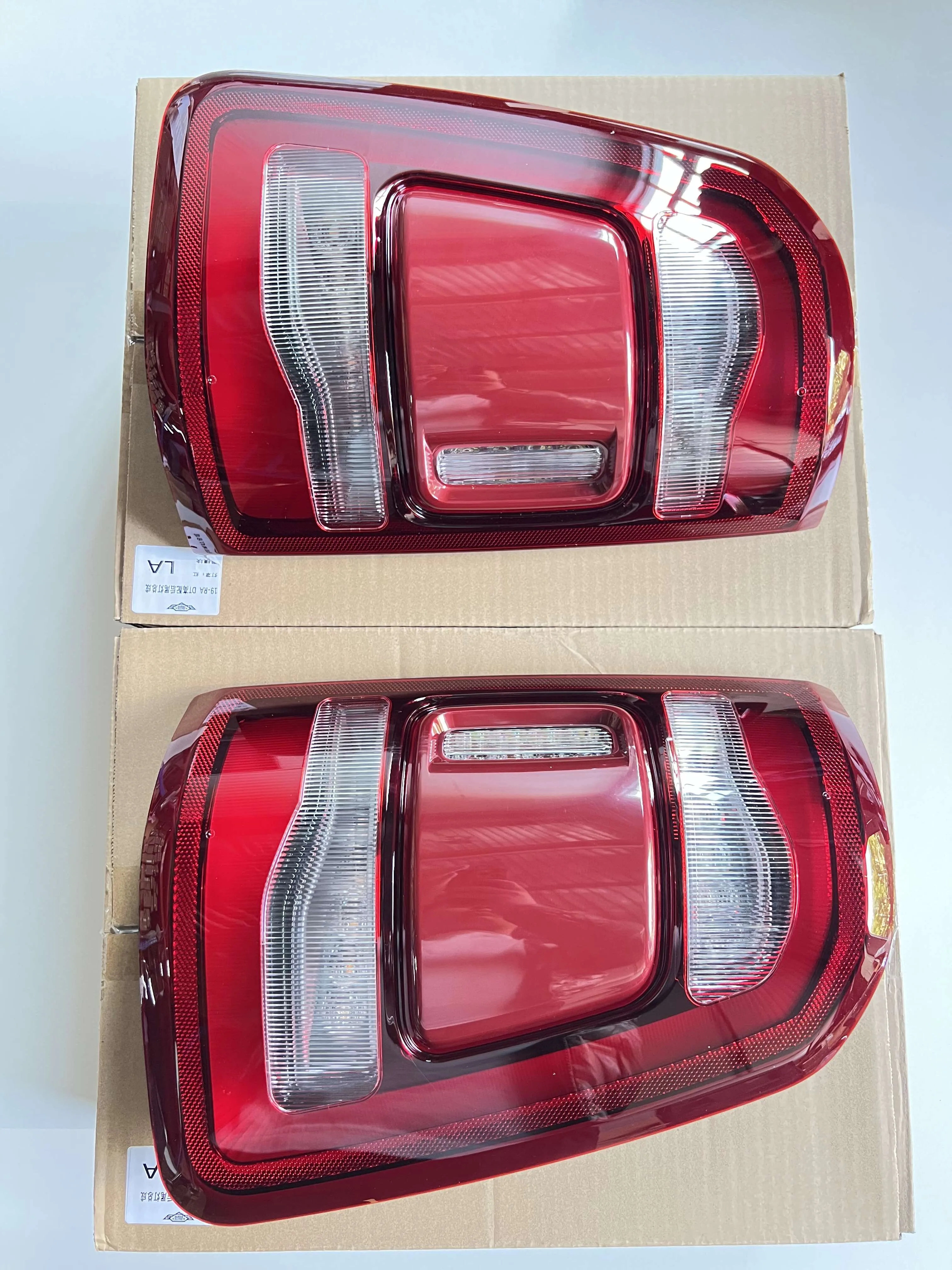 

1pc 68262531AE 68262530AE taillight red with blind spots without Module point for Dodge RAM pickup 2019-22 68262531AF 68262531AG