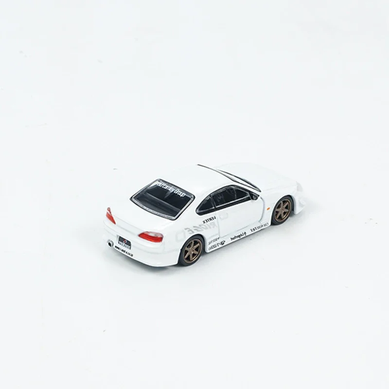 Модель литая автомобиля Tarmac Works 1/64 VERTEX Silvia S15