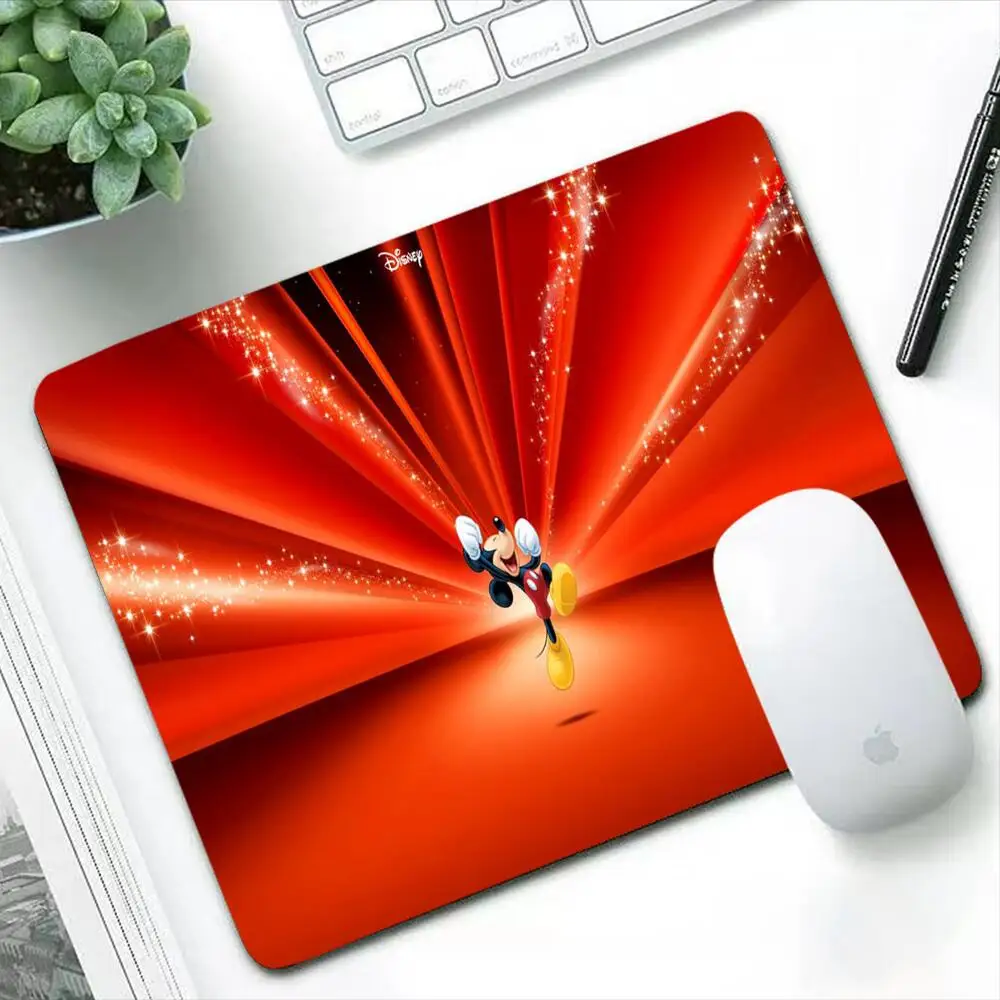 

Маленький коврик для мыши с Микки и Минни 18x22, игровые аксессуары, Коврик Для Мыши для ПК, ноутбука, геймера, коврик для мыши с аниме, противос...