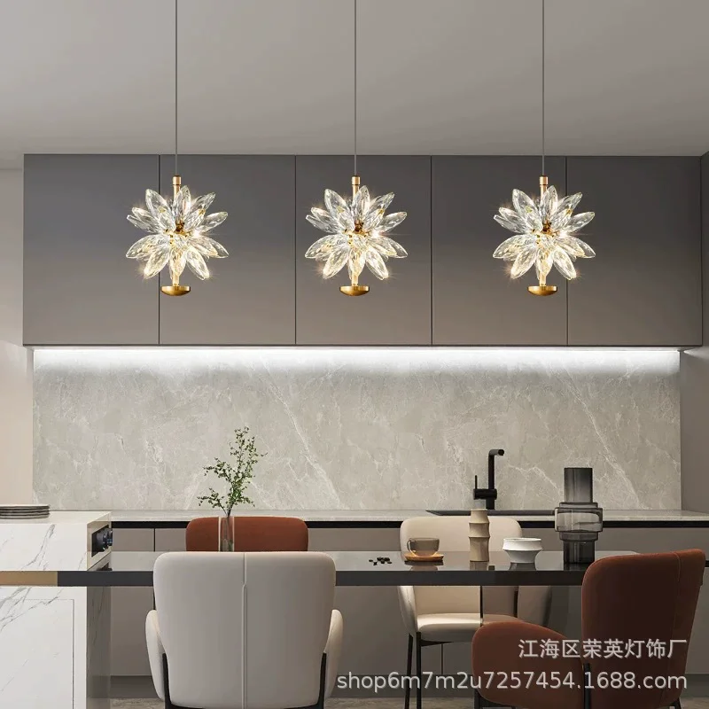 Фото Светодиодная люстра Nordic Ice Crystal, креативная, для спальни, столовой, кабинета, современная, минималистичная, роскошная, хрустальная, светильник. №1