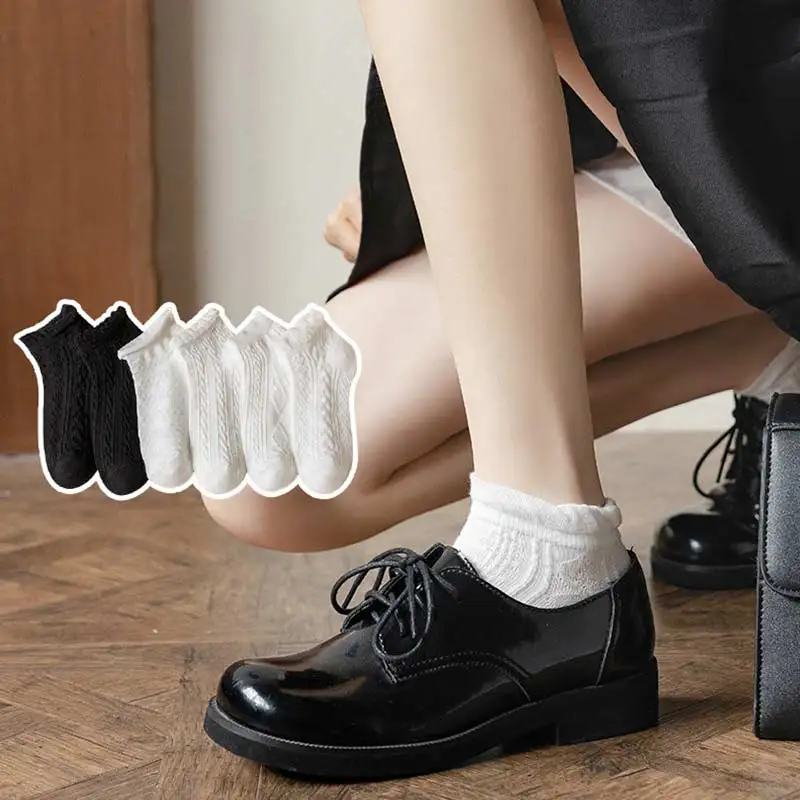 

1Pair Fashion Black White Color Cotton Ankle Socks Agaric edge Women Socks Soft Women Accessories